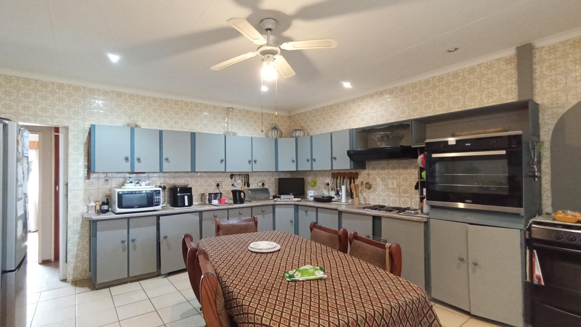 Kitchen - 37 square meters of property in Sophiatown