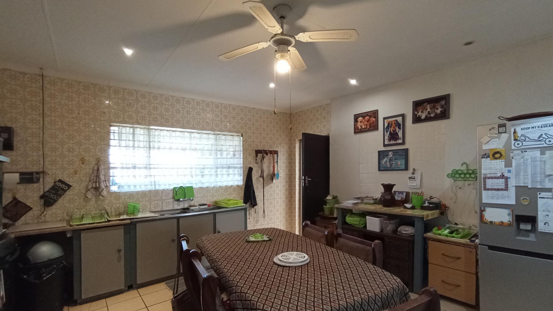 Kitchen - 37 square meters of property in Sophiatown