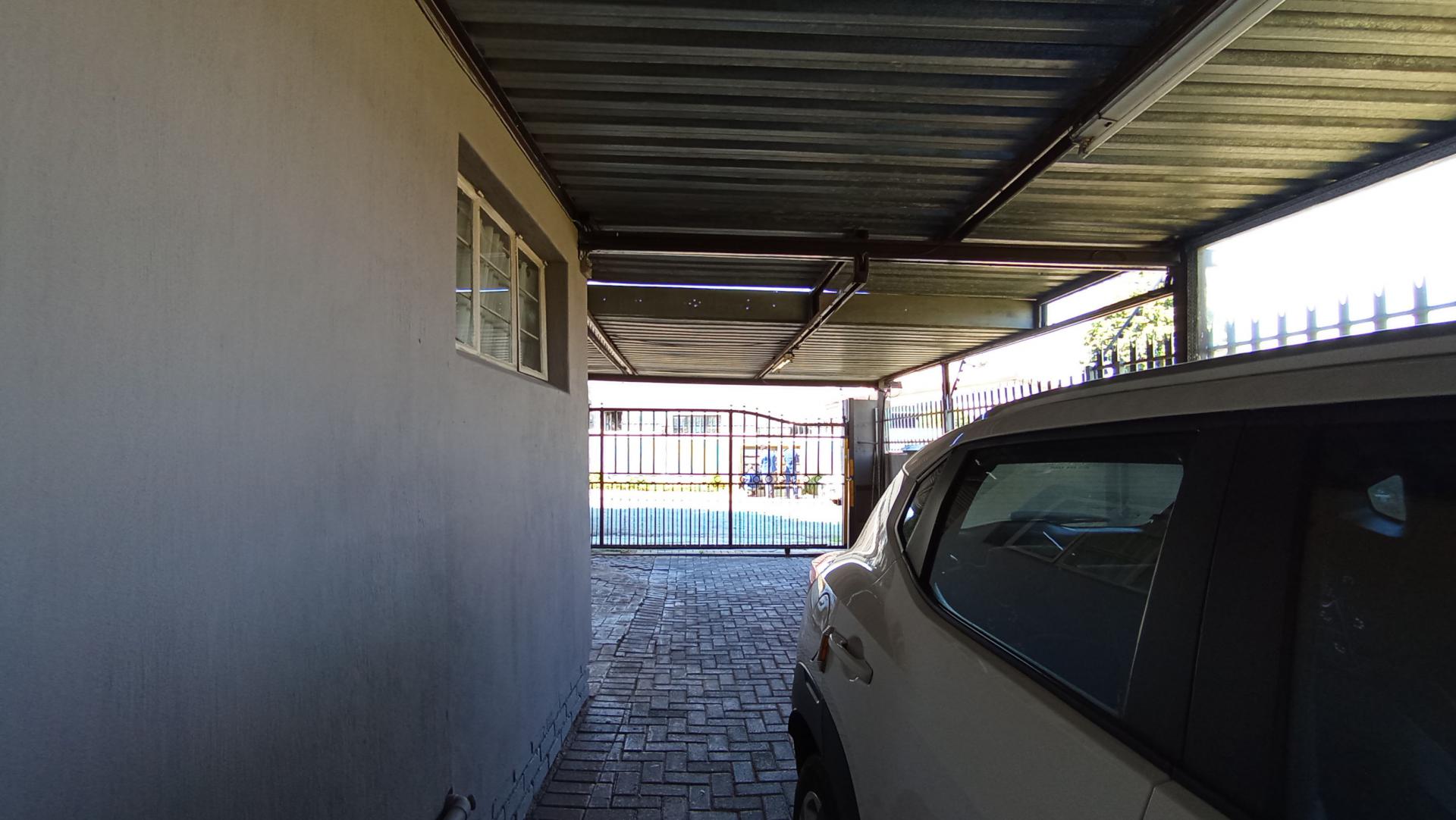 Carport  - 110 square meters of property in Sophiatown