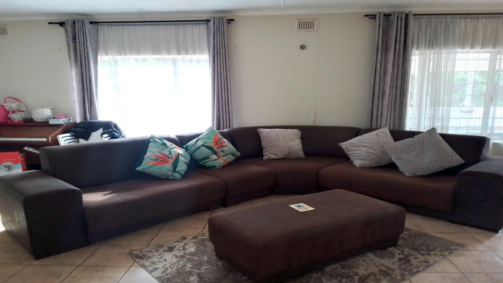 Lounges of property in Durban Central