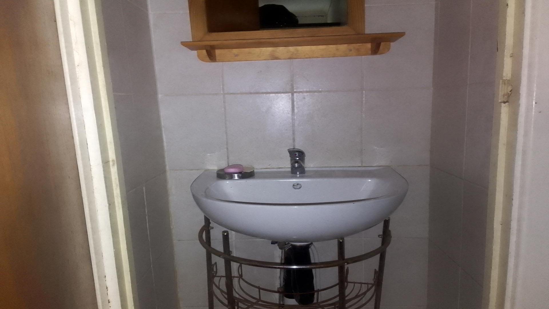 Bathroom 2 of property in Durban Central