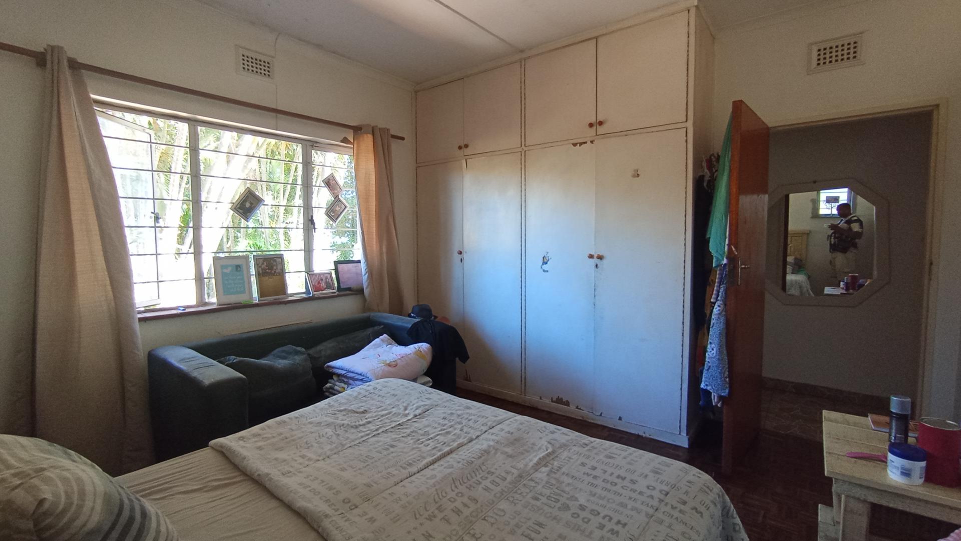 Bed Room 3 - 18 square meters of property in Durban Central