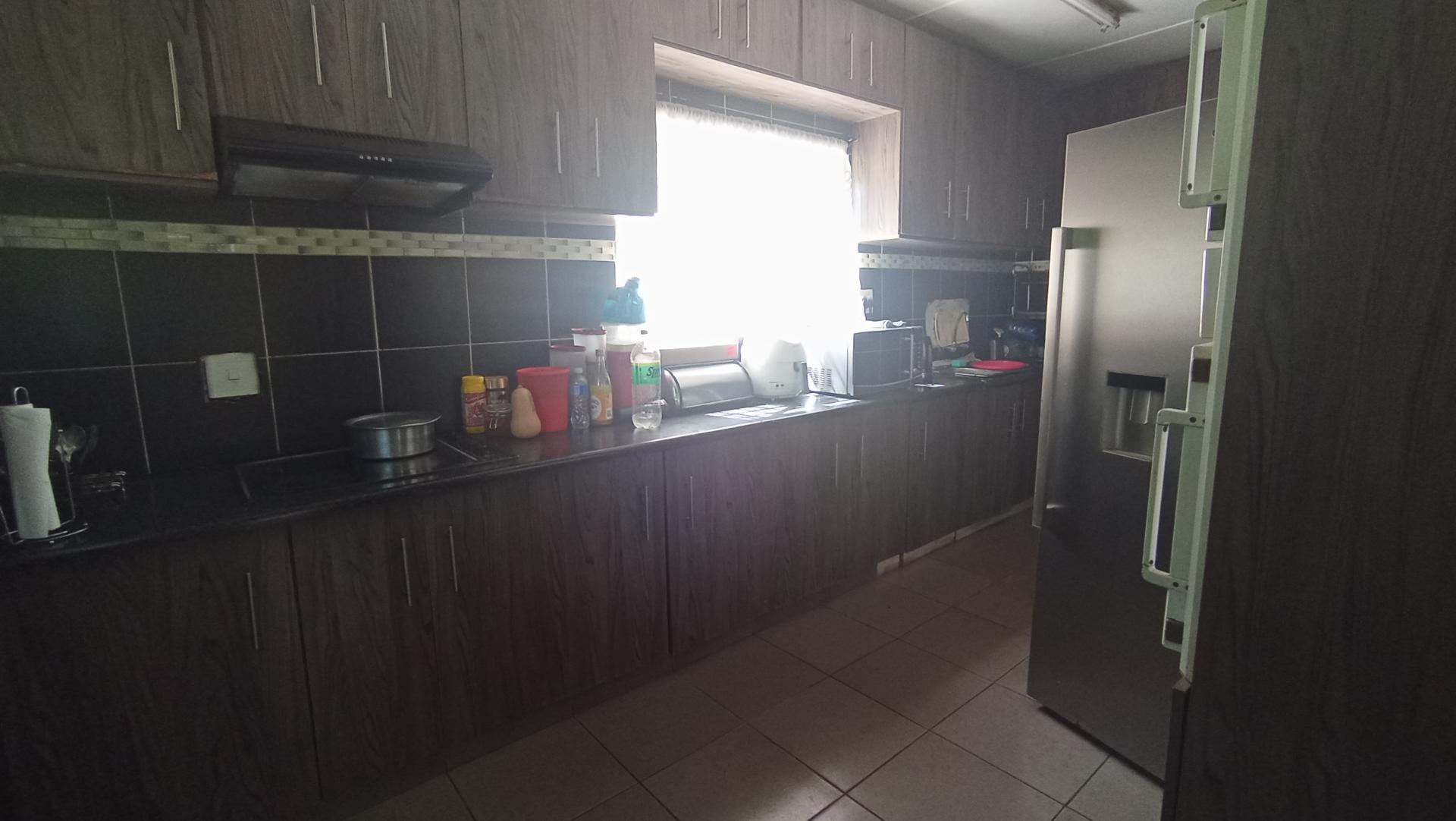 Kitchen - 11 square meters of property in Durban Central