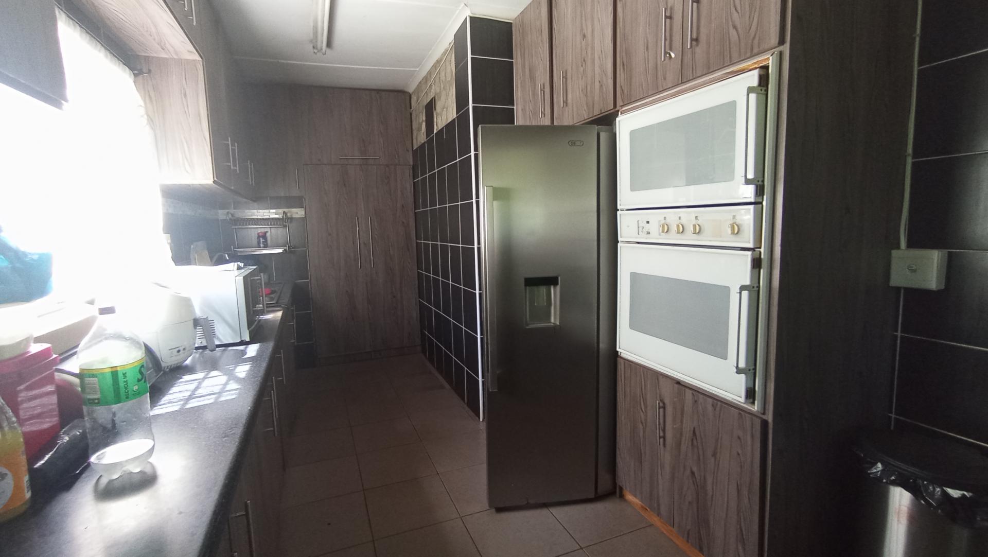 Kitchen - 11 square meters of property in Durban Central