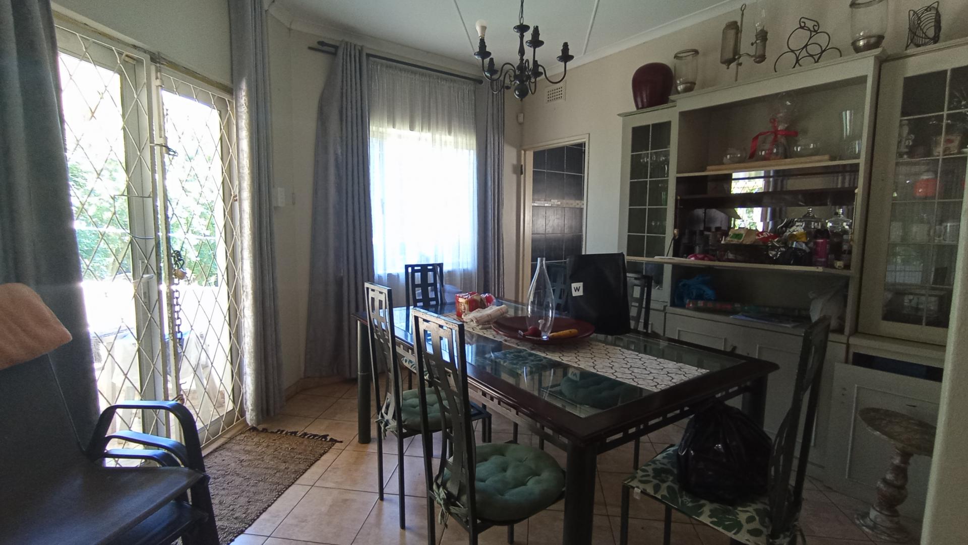 Dining Room - 17 square meters of property in Durban Central