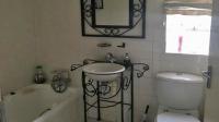 Bathroom 1 - 4 square meters of property in Kingsview