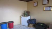 Lounges - 10 square meters of property in Daveyton