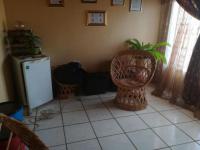 Lounges - 10 square meters of property in Daveyton