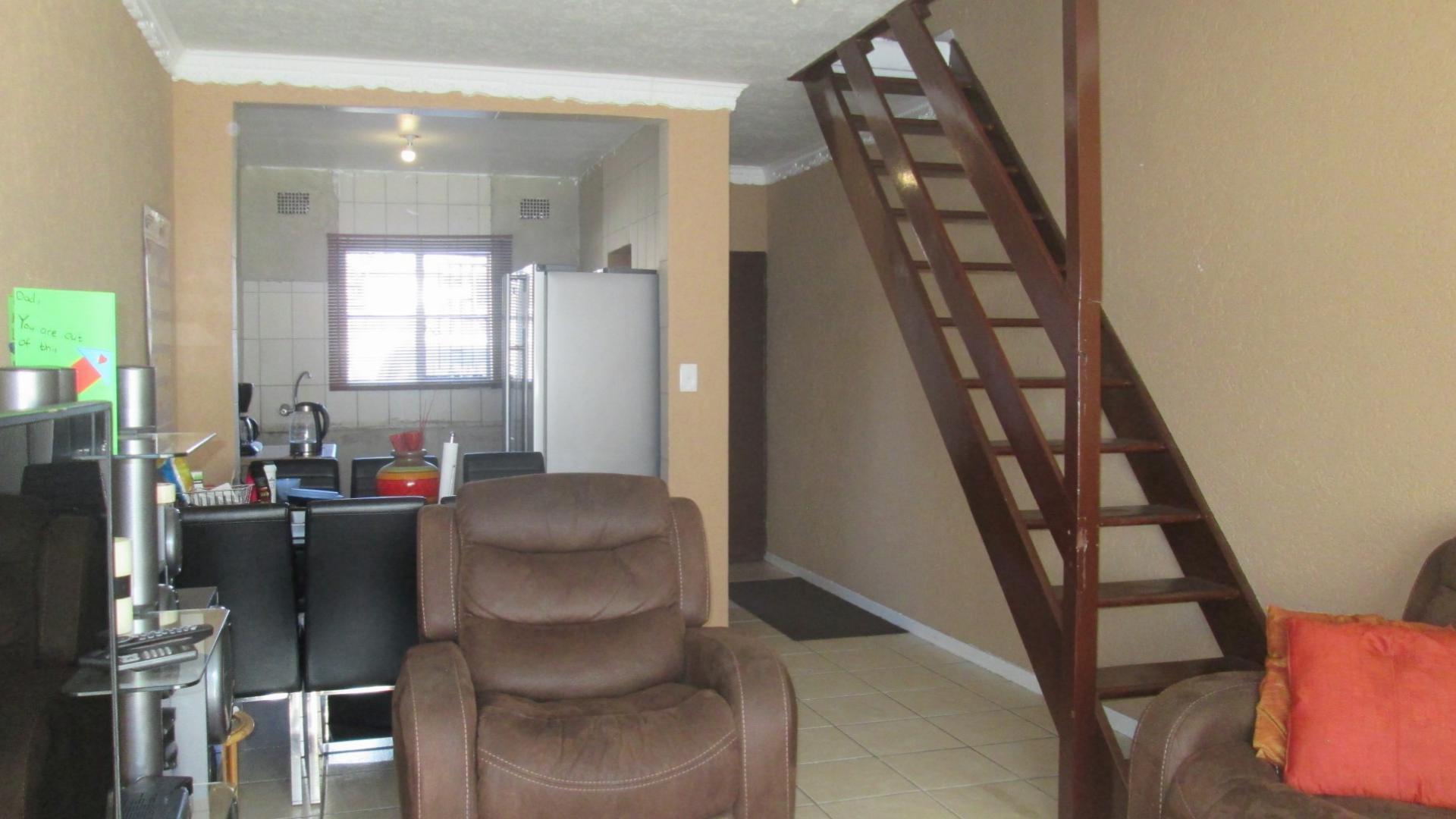 Lounges - 21 square meters of property in Germiston