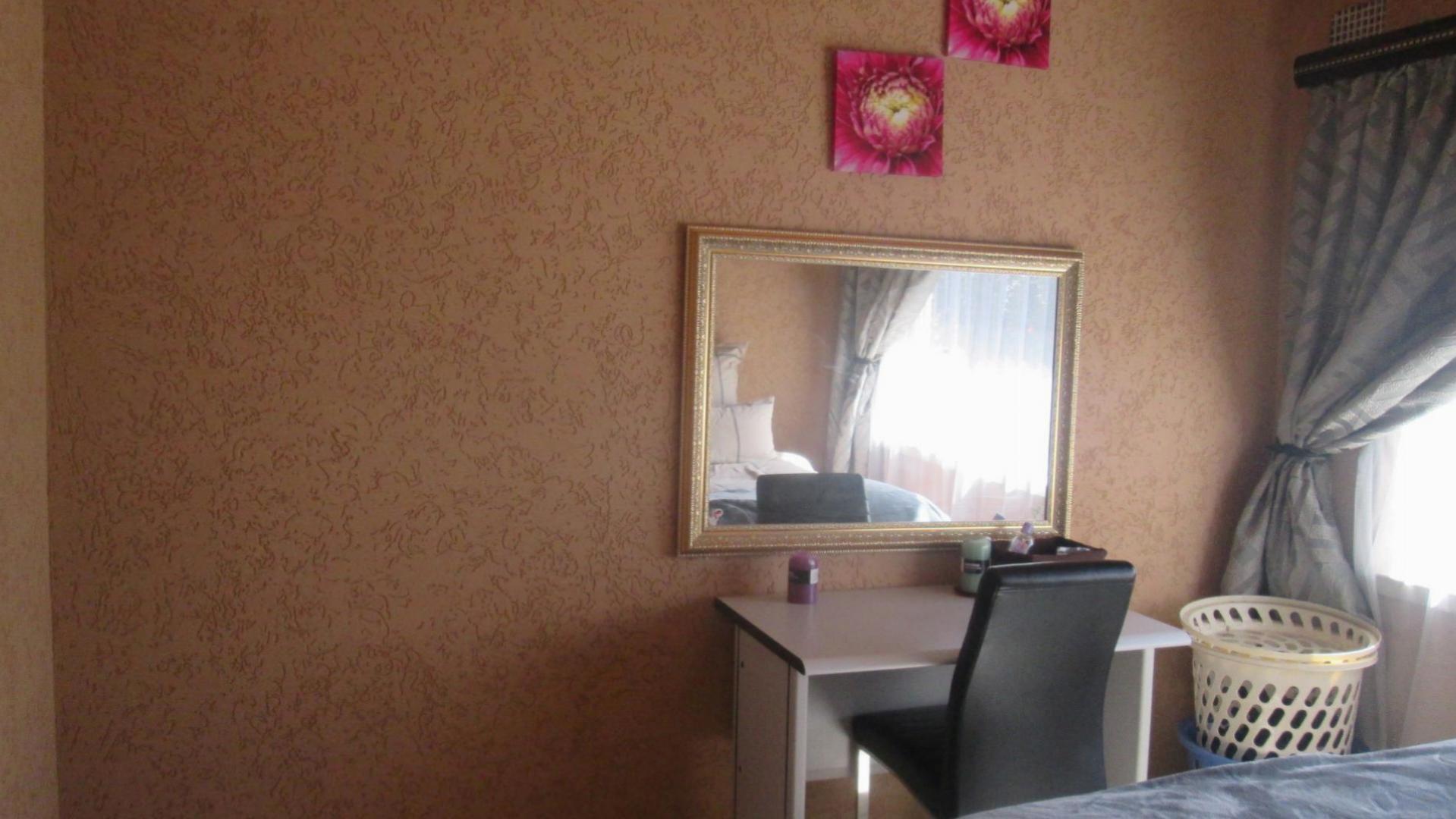 Main Bedroom - 12 square meters of property in Germiston