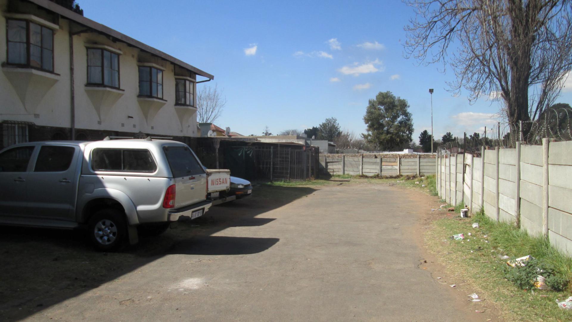2 Bedroom Duplex for Sale For Sale in Germiston Private Sa