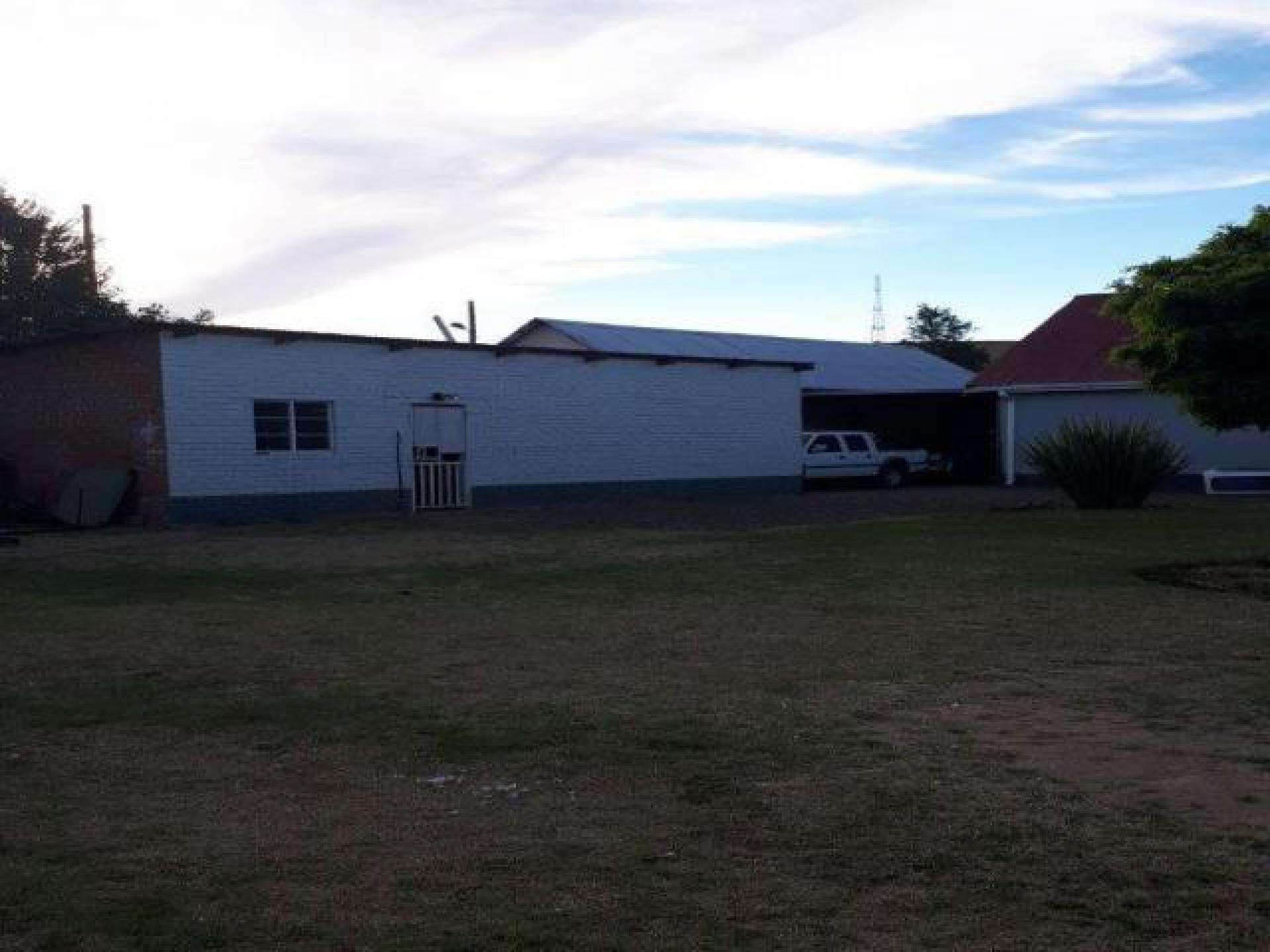 Front View of property in Dewetsdorp