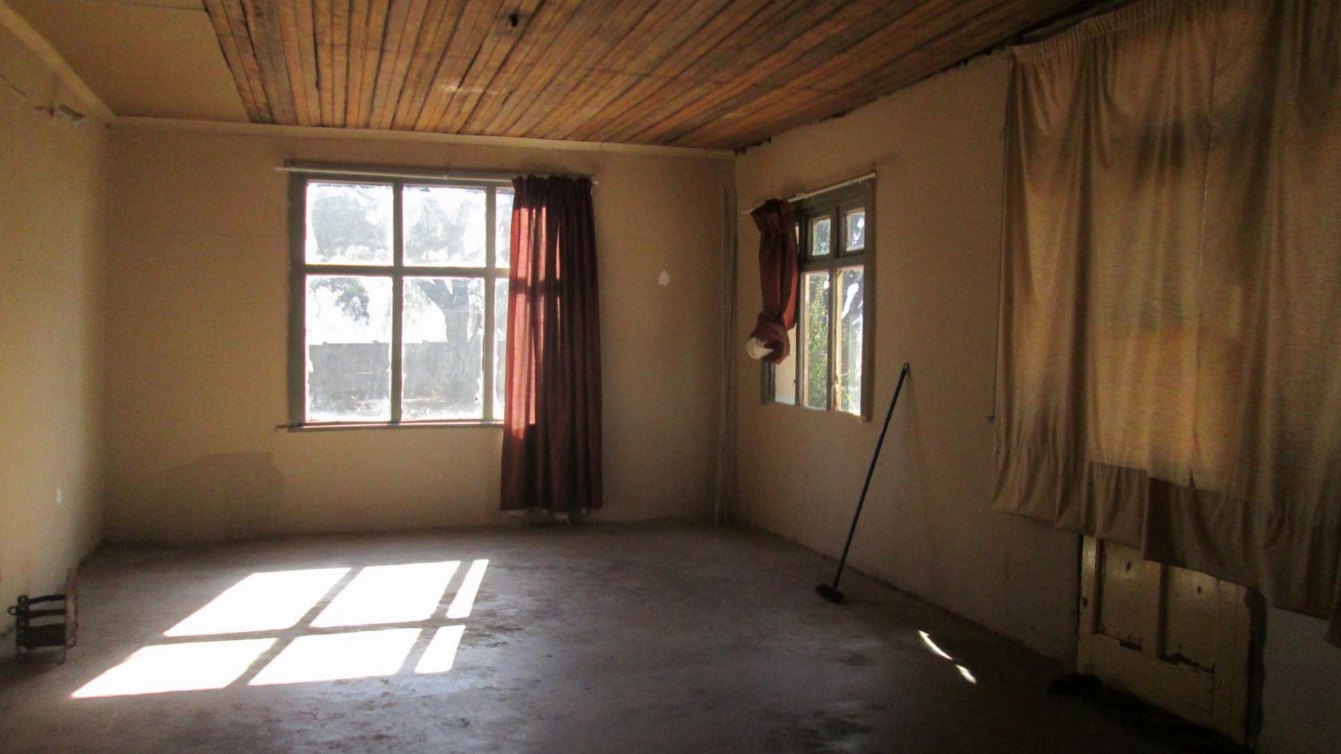 Lounges - 43 square meters of property in De Deur