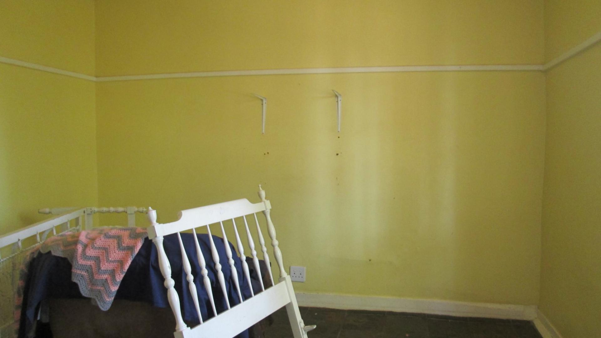 Main Bedroom - 30 square meters of property in De Deur