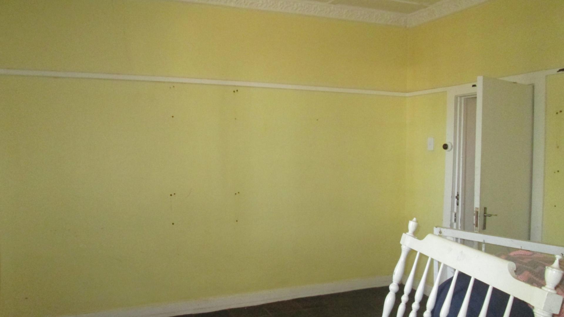 Main Bedroom - 30 square meters of property in De Deur