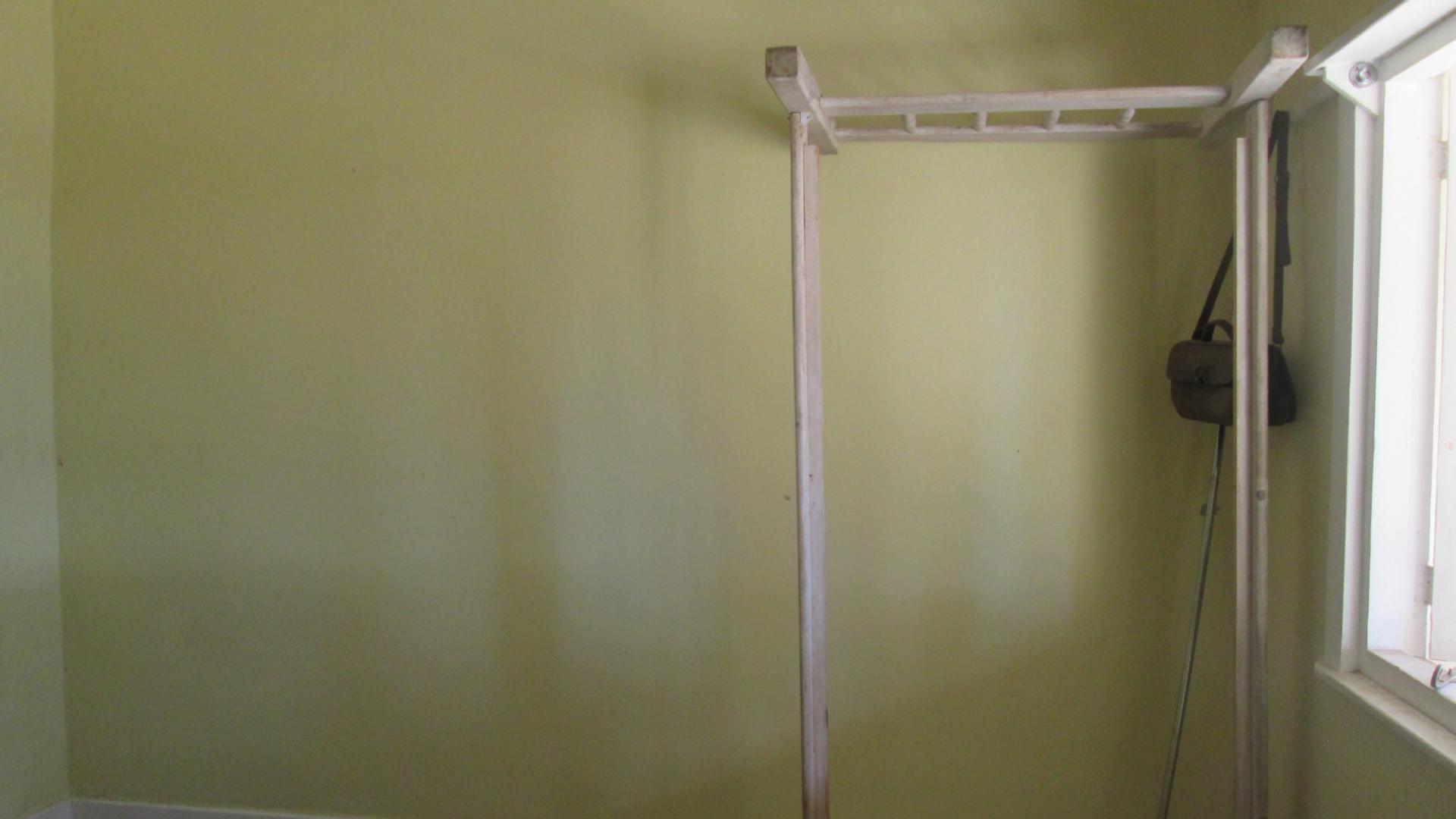 Bed Room 1 - 15 square meters of property in De Deur