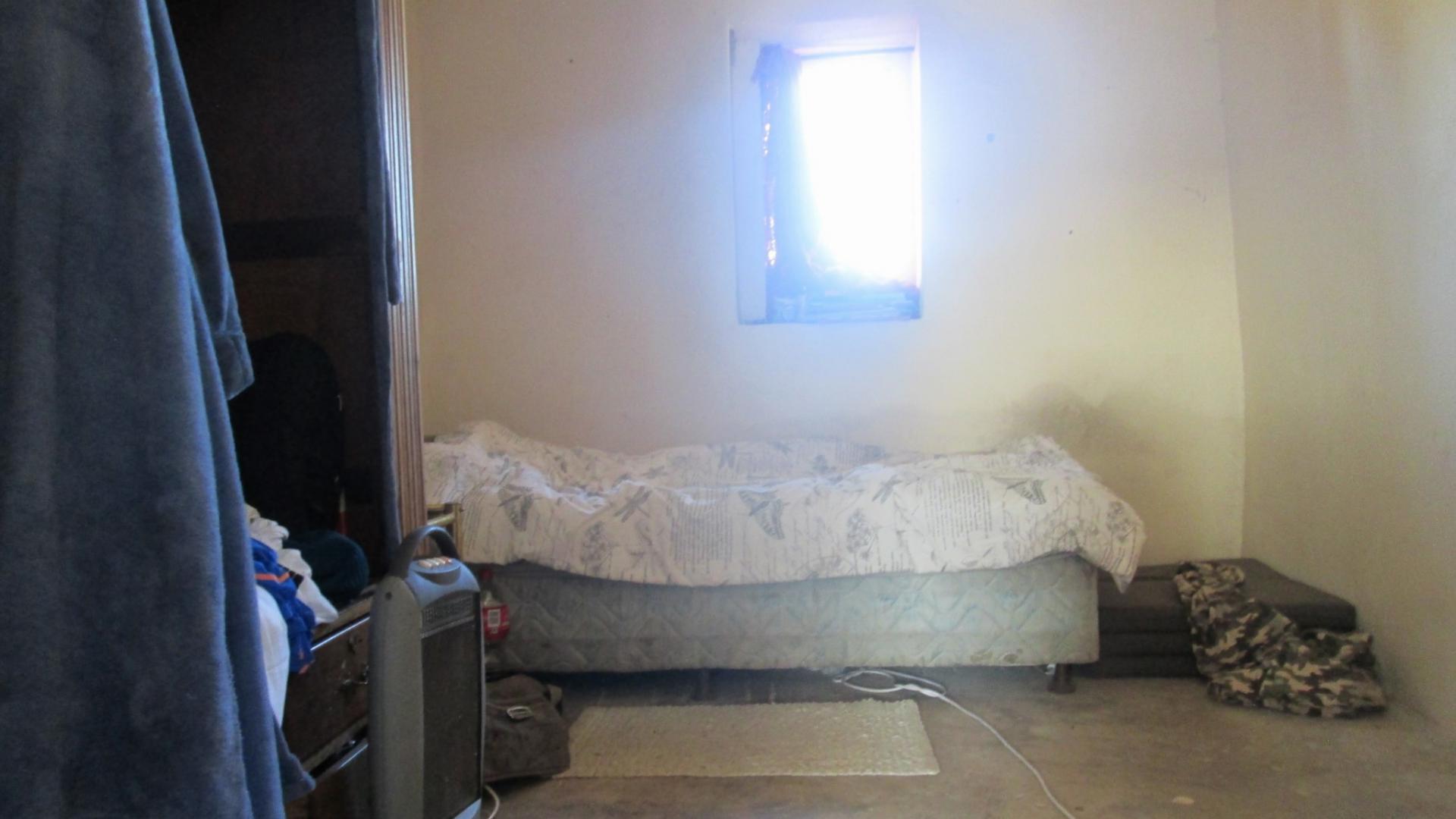 Main Bedroom - 30 square meters of property in De Deur