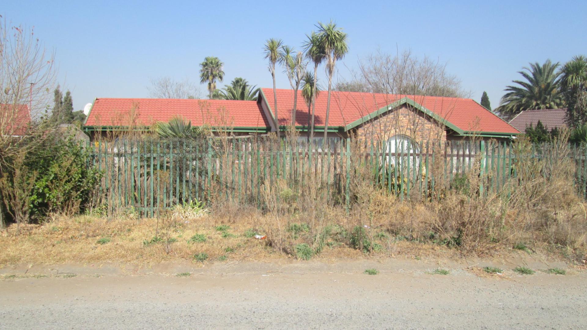 Front View of property in Falcon Ridge