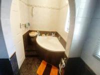 Bathroom 1 - 8 square meters of property in Vanderbijlpark