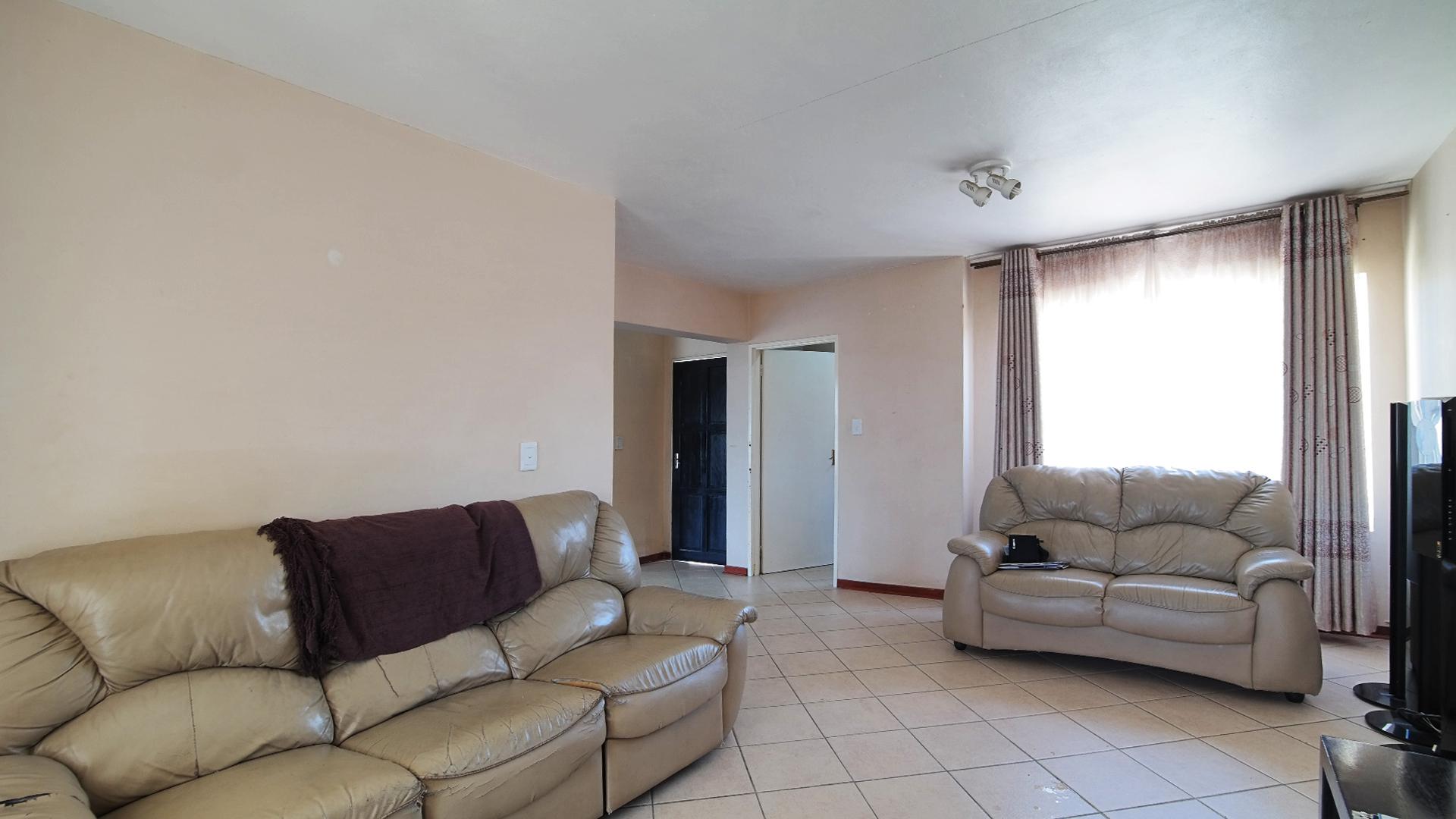 Lounges - 19 square meters of property in Noordwyk