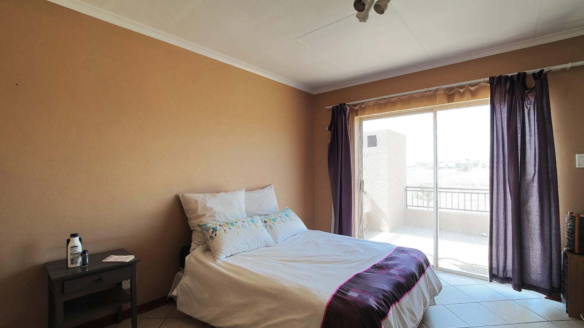 Main Bedroom - 16 square meters of property in Noordwyk