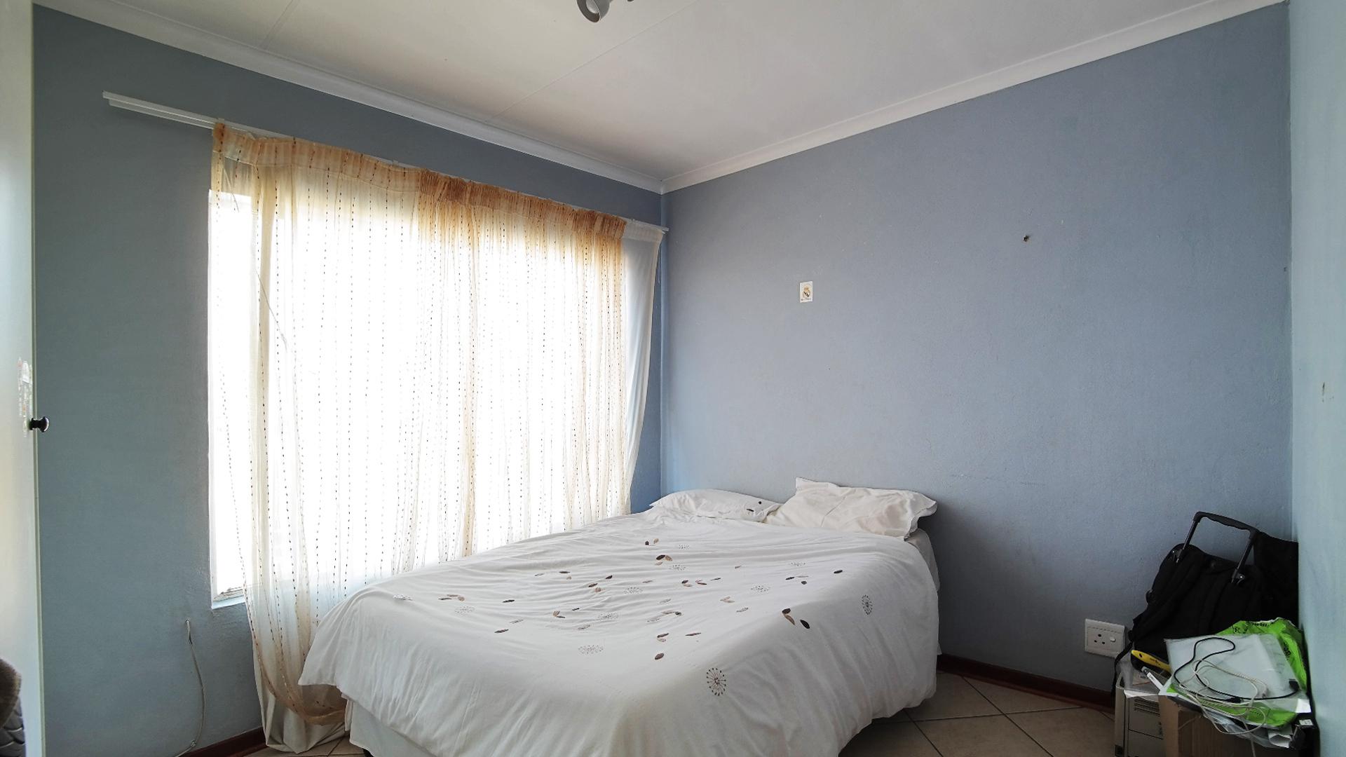 Bed Room 1 - 12 square meters of property in Noordwyk