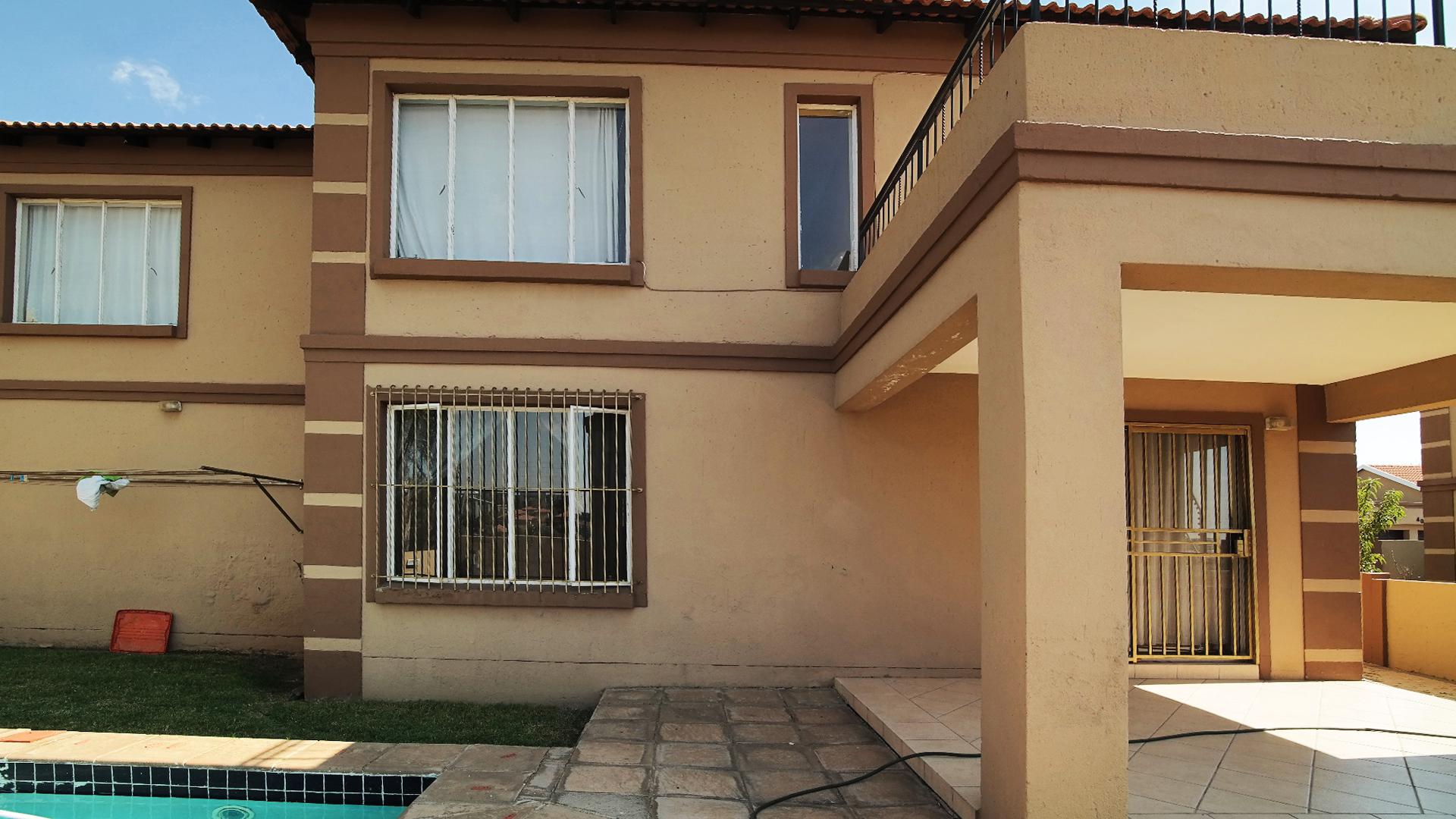 Backyard of property in Noordwyk