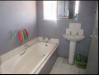 Bathroom 1 - 4 square meters of property in Ohenimuri