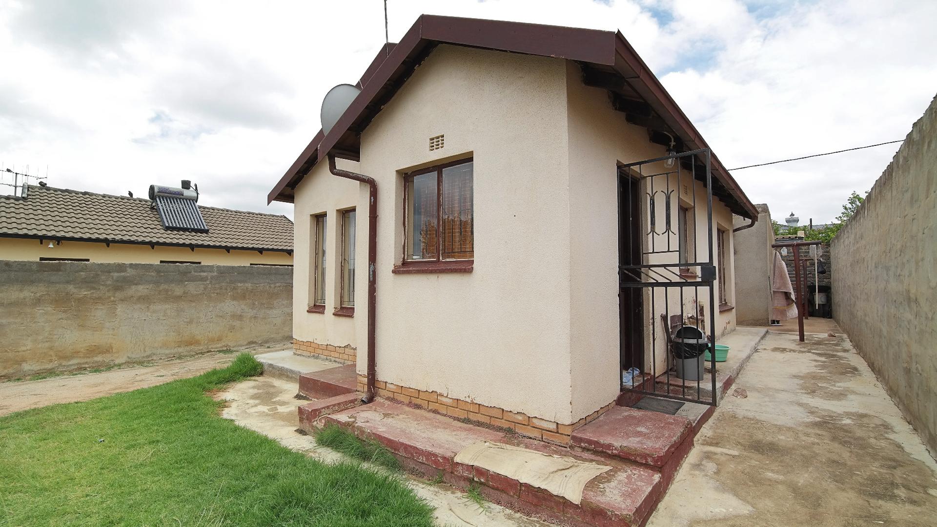 Front View of property in Ebony Park