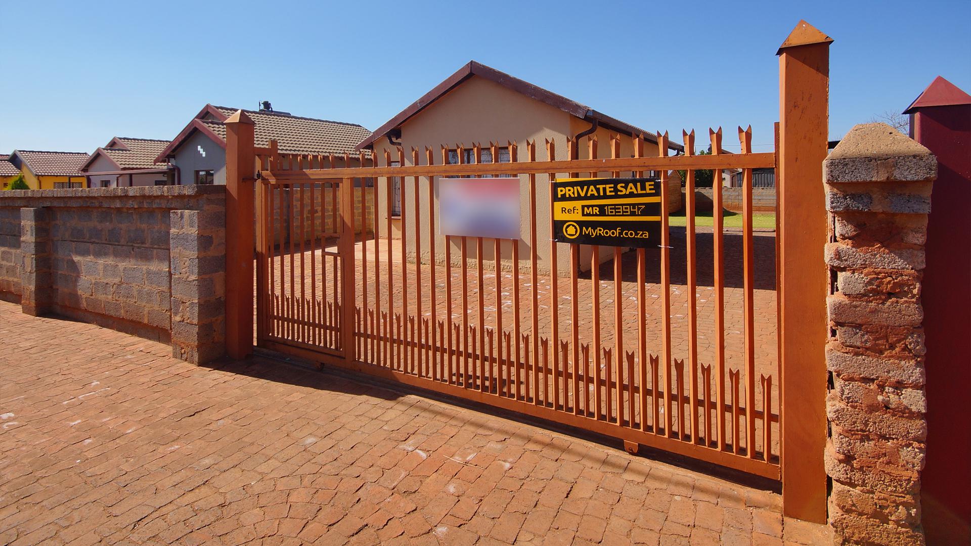 Front View of property in Soshanguve