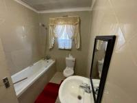 Bathroom 1 - 6 square meters of property in Mapleton