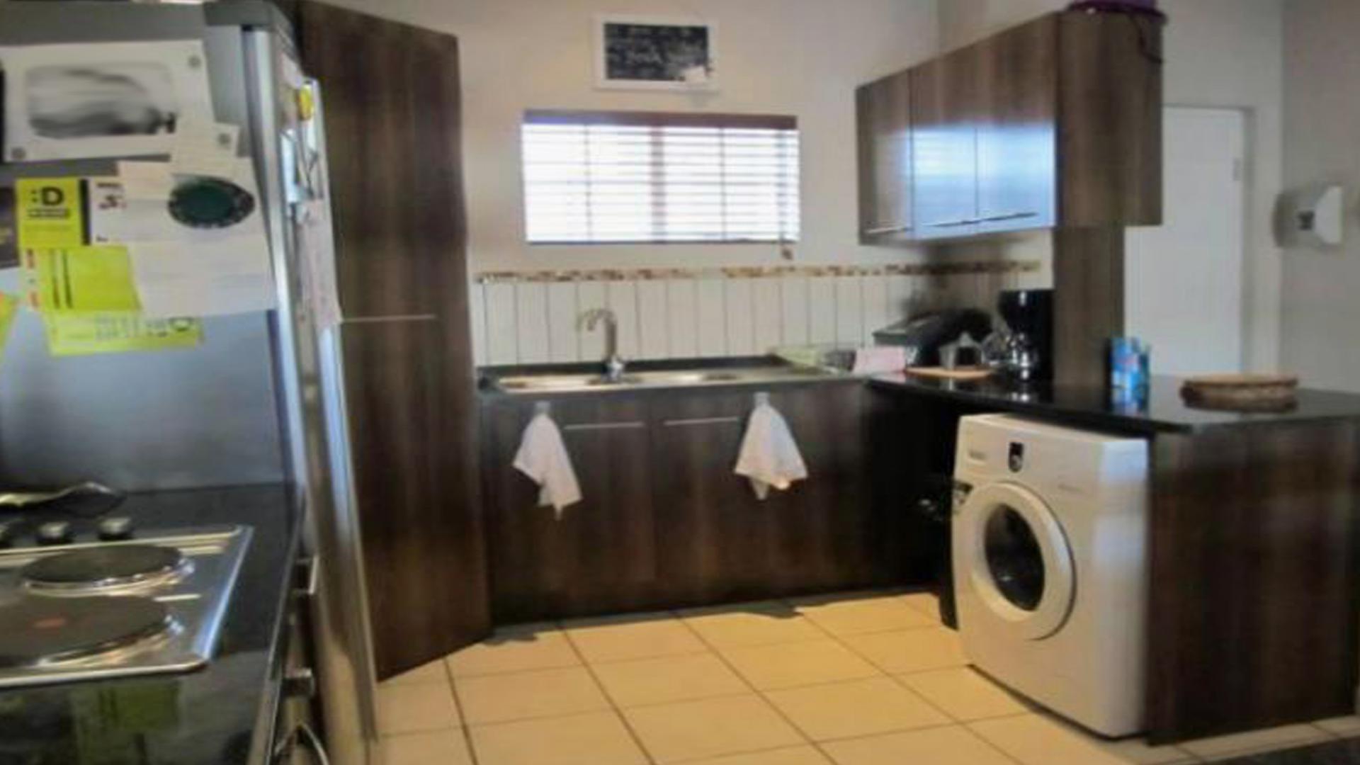 Kitchen - 14 square meters of property in Waterval East