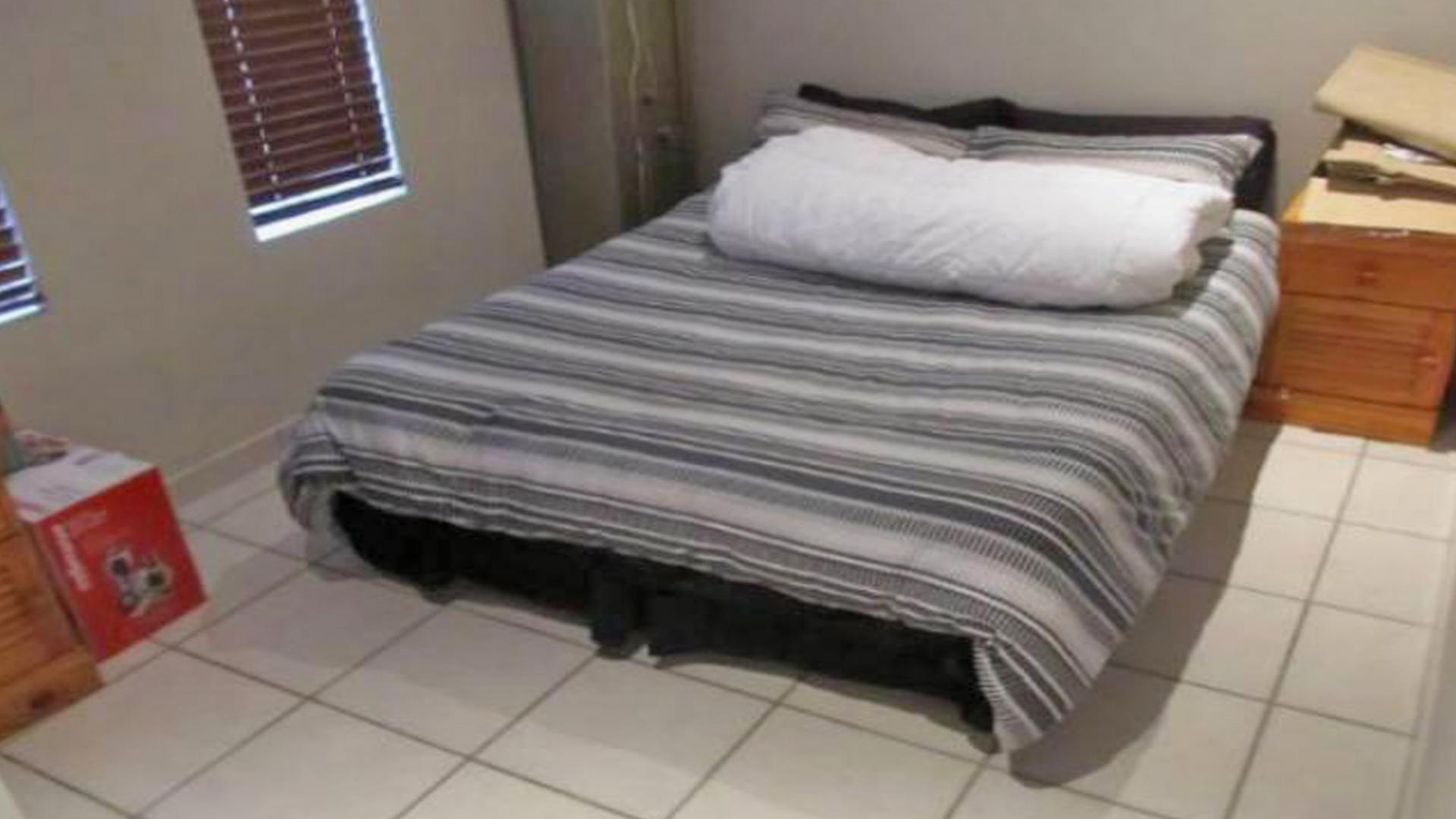 Bed Room 1 - 10 square meters of property in Waterval East