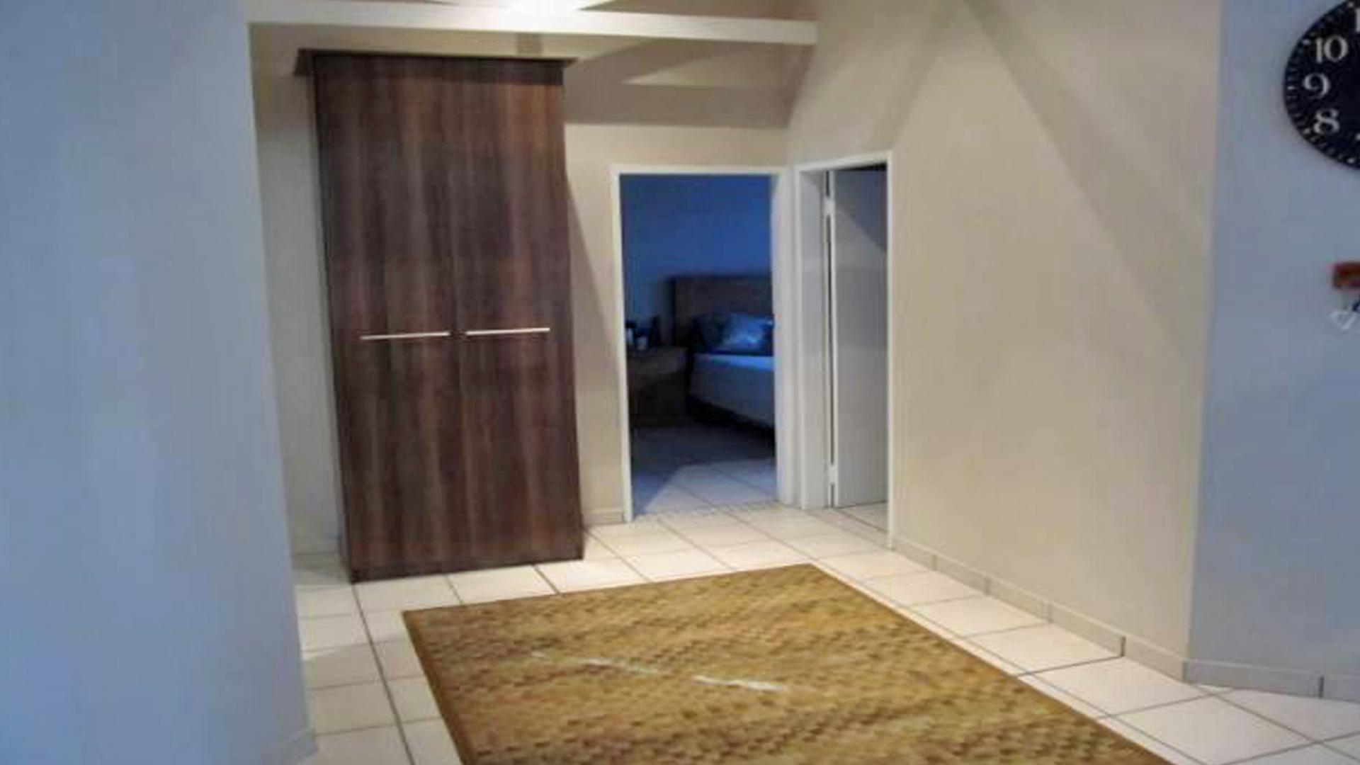 Spaces - 20 square meters of property in Waterval East