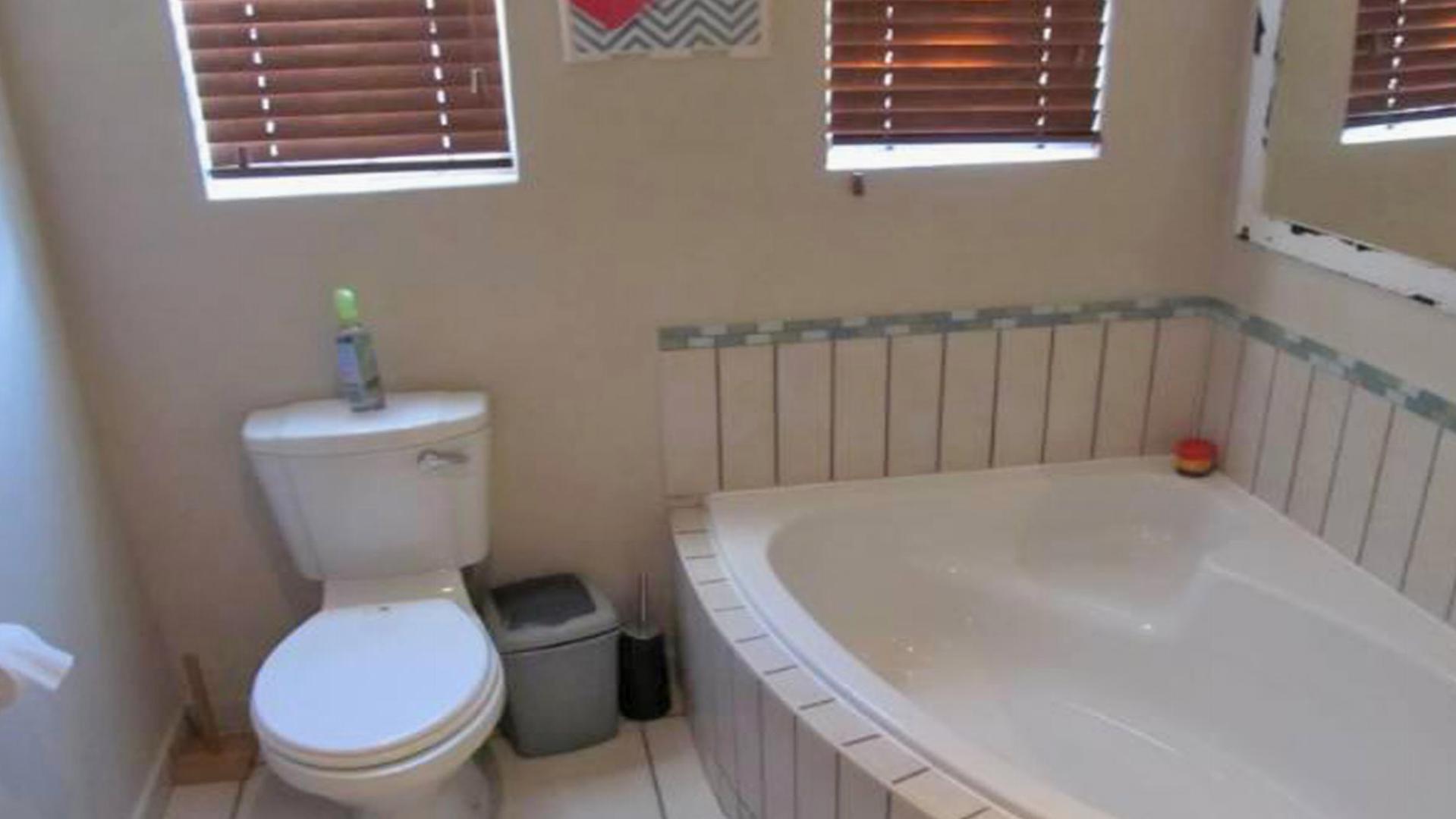 Bathroom 1 - 6 square meters of property in Waterval East