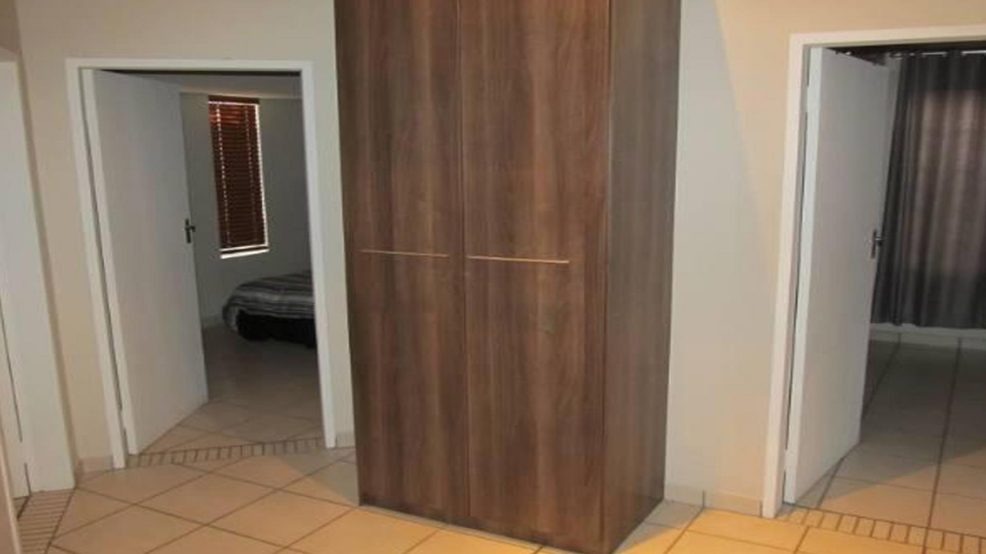 Spaces - 20 square meters of property in Waterval East