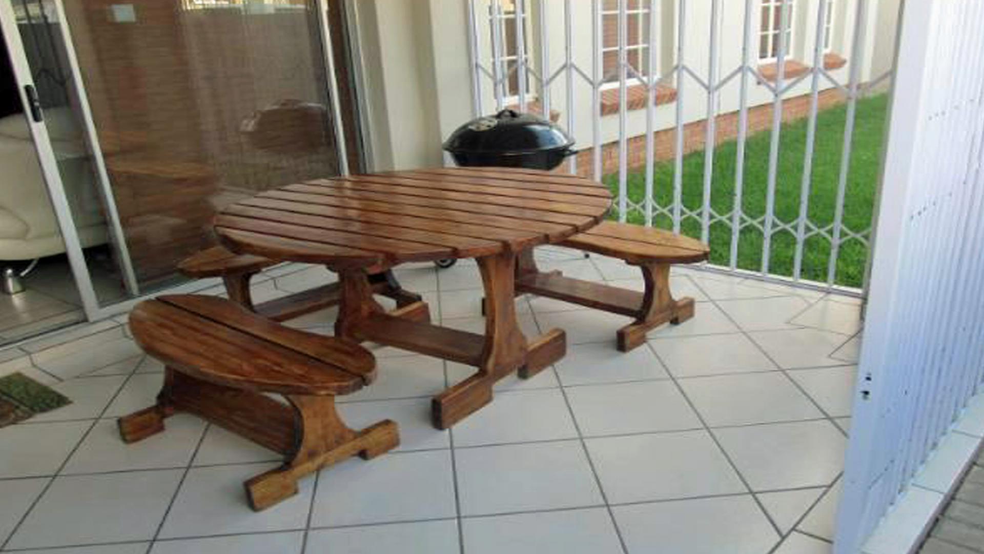 Patio - 11 square meters of property in Waterval East