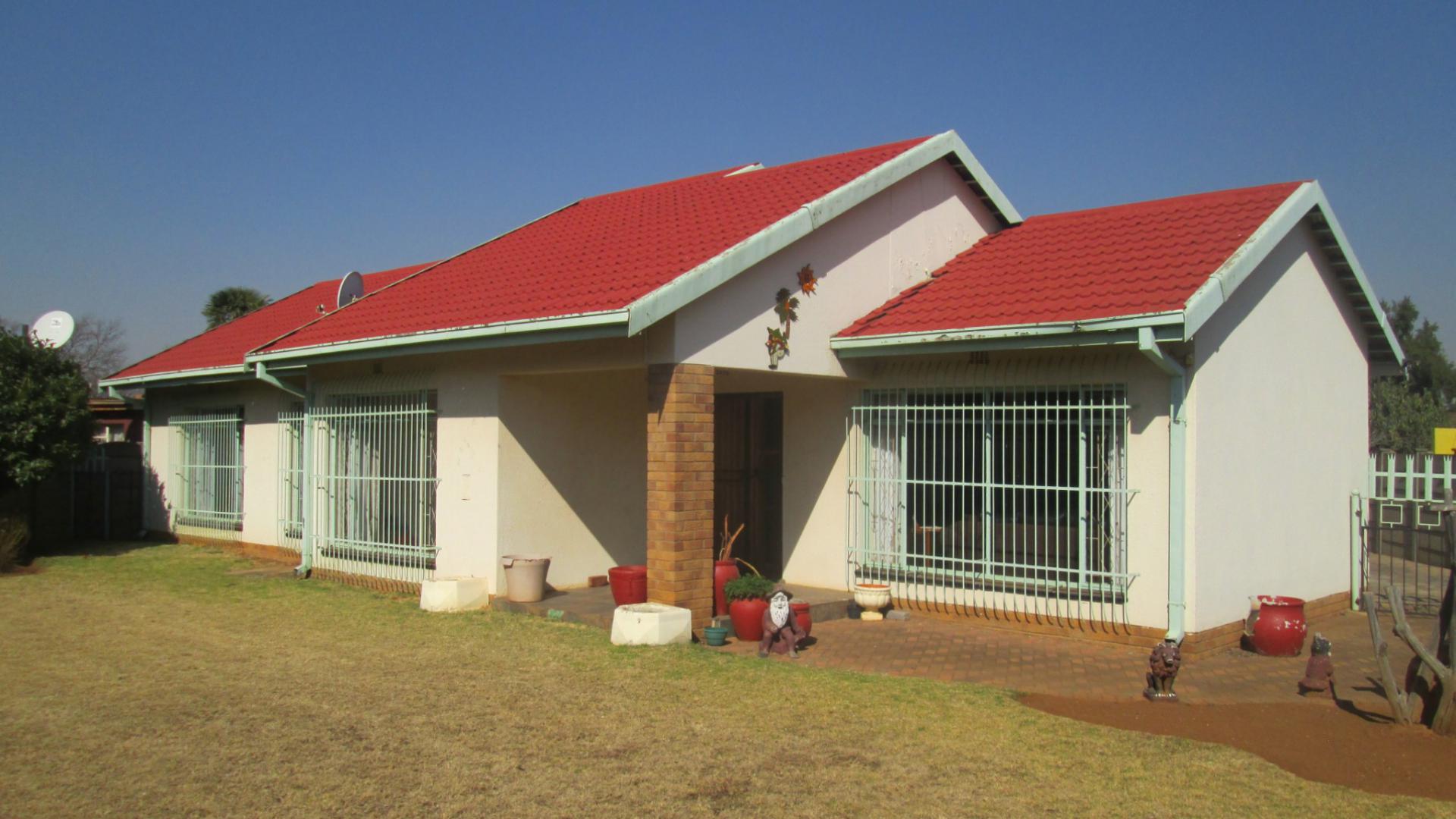 Front View of property in Sonland Park