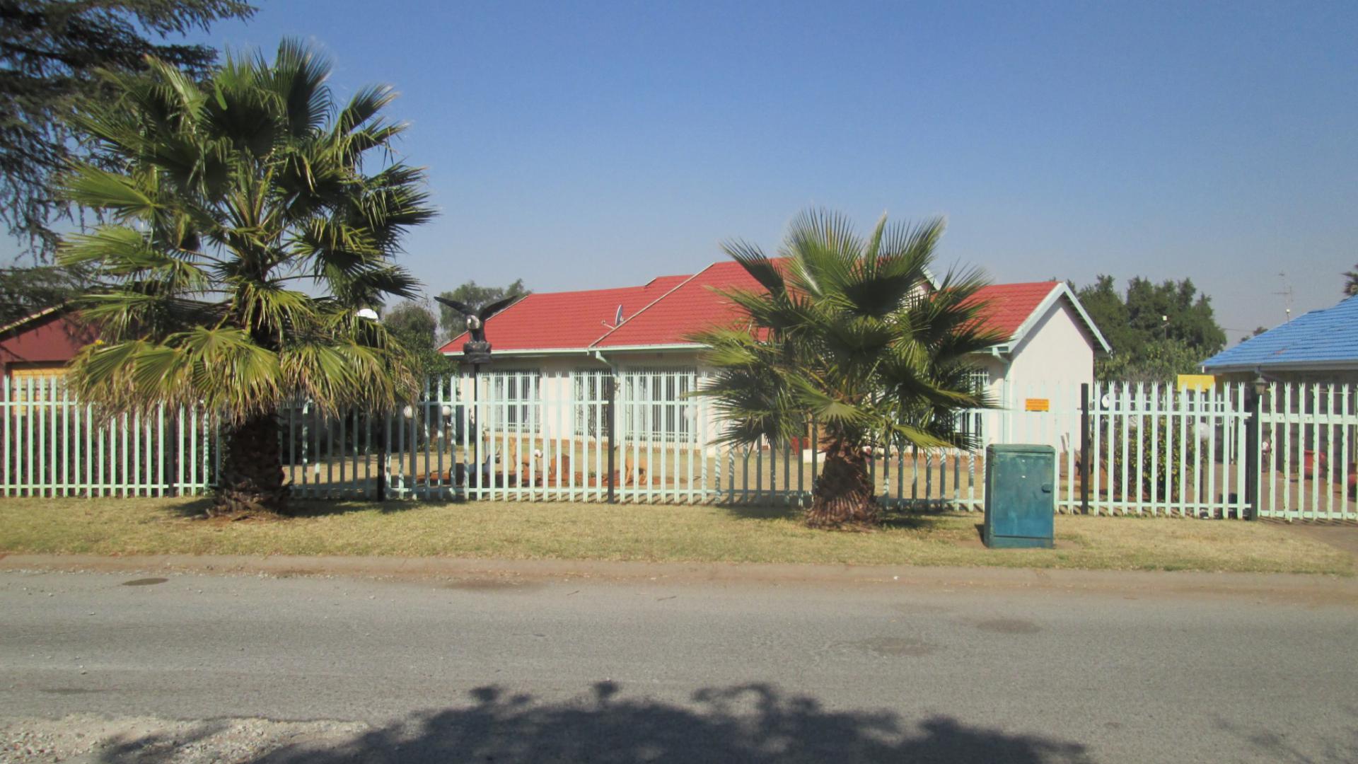 Front View of property in Sonland Park