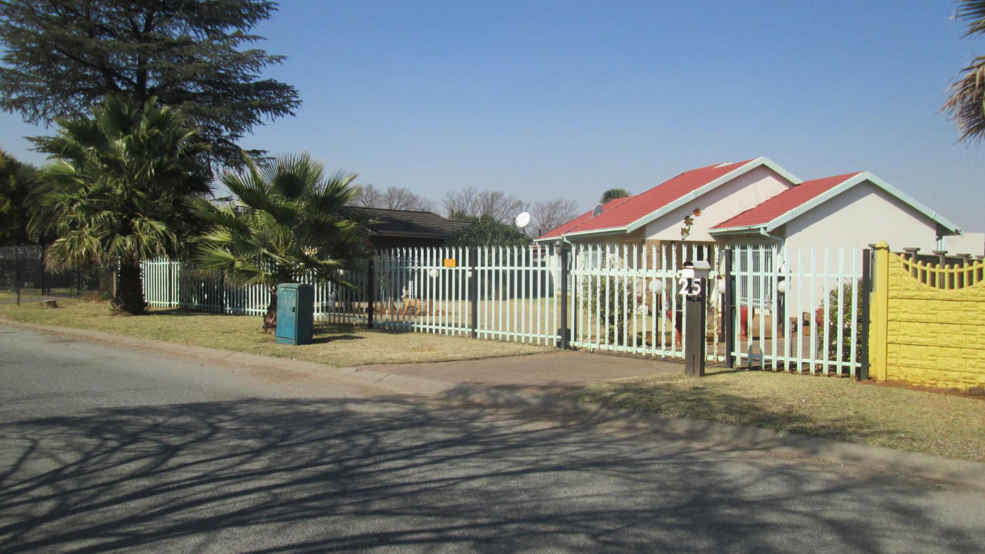 Front View of property in Sonland Park