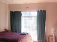 Main Bedroom - 20 square meters of property in Sonland Park