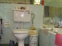 Main Bathroom - 6 square meters of property in Sonland Park