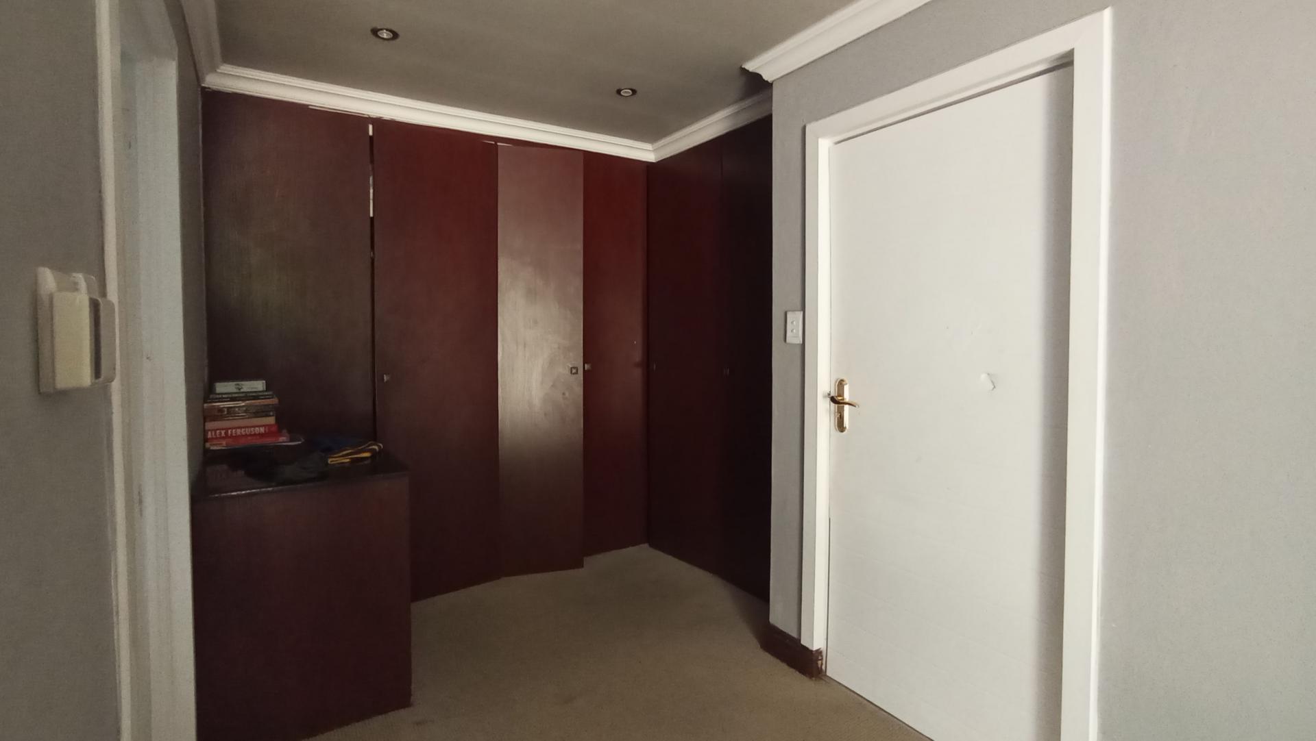 Main Bedroom - 33 square meters of property in Jukskei Park