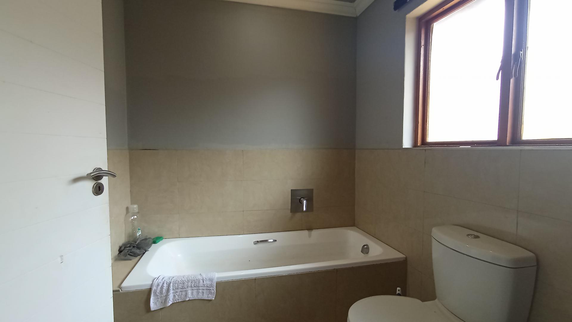 Bathroom 1 - 6 square meters of property in Jukskei Park
