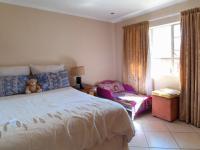 Bed Room 1 - 14 square meters of property in Mooikloof Ridge