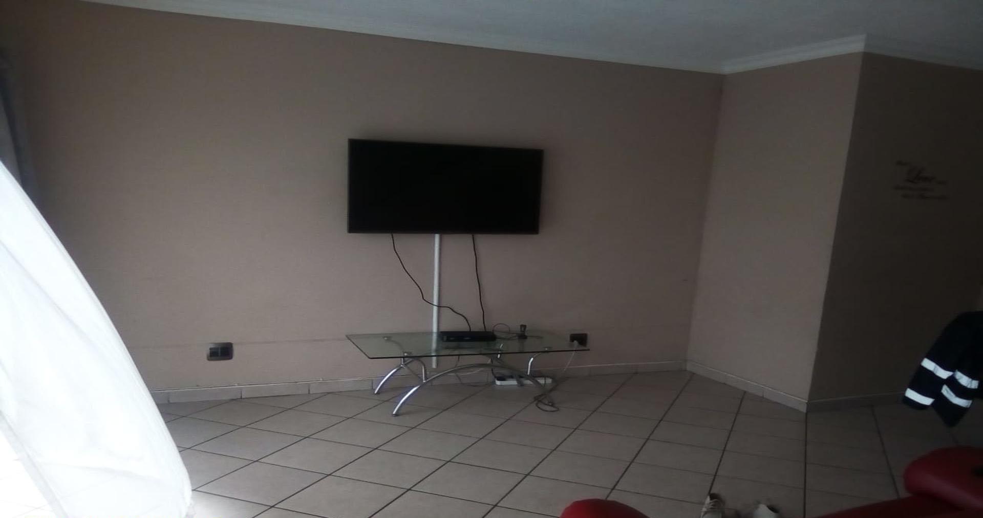 Lounges of property in Middelburg - MP