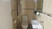 Guest Toilet - 2 square meters of property in Uvongo