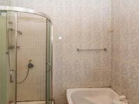 Main Bathroom - 9 square meters of property in West Village