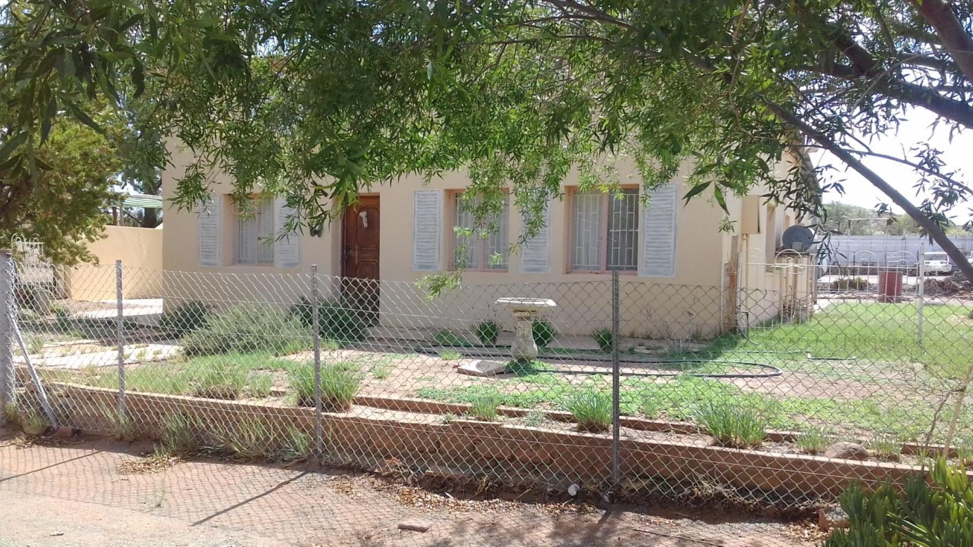Front View of property in Vosburg
