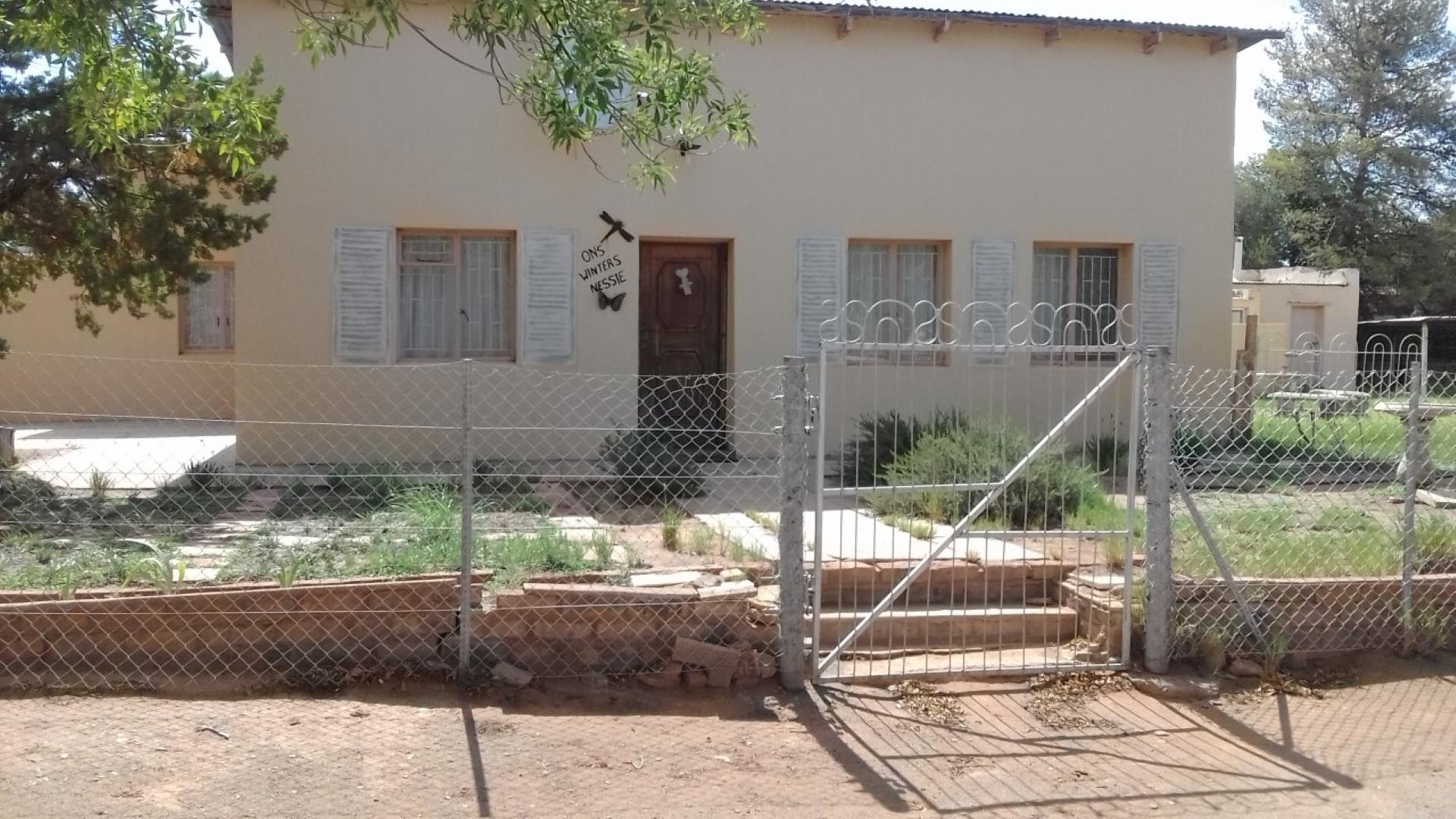 Front View of property in Vosburg